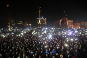 Žvižgi za opozicijske voditelje: protestniki zahtevajo odstop Janukoviča