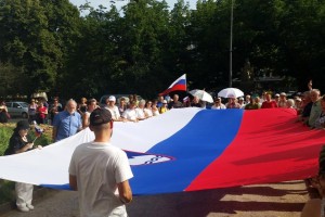 Pred vrhovnim sodiščem padla obtožba: Imamo mafijsko državo!