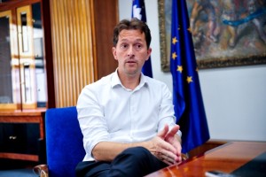 Domnevno sporni podpisi za referendum; Virant bo odločitev sprejel v petek
