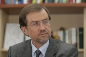 Peterle vodja delegacije EU na predvolilni misiji v Nigeriji