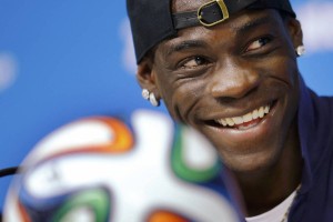 Mario Balotelli britanski kraljici Elizabeti: Če premagamo Kostariko zahtevam poljubček