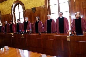 Nova blamaža slovenskega sodstva: Ustavna sodnica odločala o svoji stari sodbi