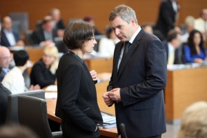 Povečanju števila ministrstev podpora verjetnih koalicijskih partnerjev