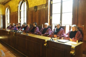 Odločitve ustavnega sodišča o Janševi pritožbi danes še ne bo