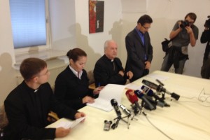 Potrjeno: Kardinal Rode ni oče Petra Stelzerja, test očetovstva negativen