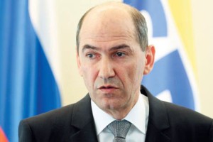 Kdo je pripravljen dati roko v ogenj, da Janša ne bo vodil nobene vlade več?