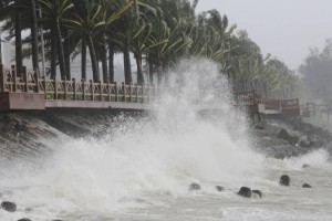 Oslabljen tajfun Haiyan dosegel Vietnam in Kitajsko