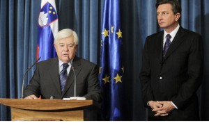 Kučanovo kolo na Pahorjevem političnem grobu