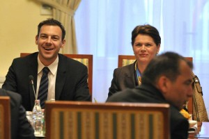 Ko se nad Slovenijo zgrne katastrofa, ki sliši na ime Alenka Bratušek