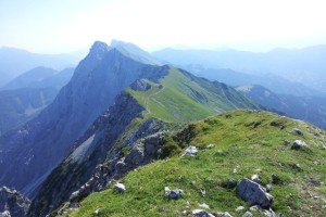 Na Košuti iskali izgubljeno planinko, našli so le truplo na avstrijski strani meje