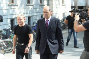Janša: Tožilec je bil še bolj žaljiv kot vojaški tožilec pred 25 leti