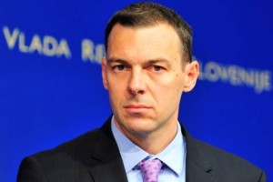 Minister Čufer med vrsticami napovedal novo zadolžitev Slovenije