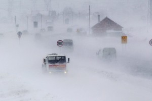 S srbskih cest rešili zasnežene potnike 