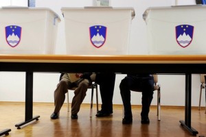 Volivci bodo danes odločali o usodi arhivske novele