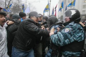 V Kijevu nov dan spopadov med policijo in protestniki