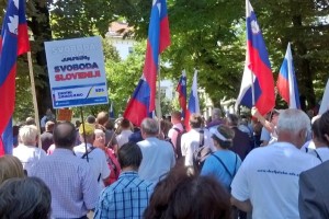 Odbor 2014 prižiga sveče v opomin  Branku Masleši in Vesni Žalik
