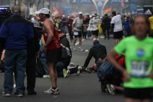 FOTO IN VIDEO: Tri smrtne žrtve eksplozij na bostonskem maratonu