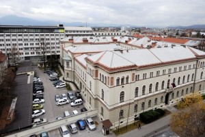 Še protestirati se jim ne ljubi: najavilo se jih je 900, pred vlado ni prišel nihče