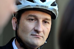 Omerzel: Drugi avto pri hiši mora postati električen