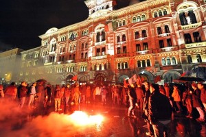 »Ta vlada se obnaša, kot da je povsem pokleknila pred evropskimi lobiji«