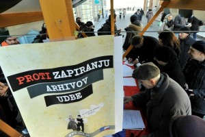 SDS zaradi datuma referenduma o arhivih znova na ustavno sodišče