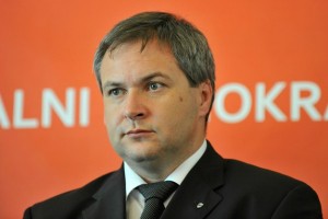 Židan: Erjavec očitno ne zmore in kliče na pomoč