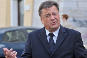 Janković: Nekateri mirno menjavajo vlado od leve do desne in pravijo, da so most