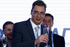 Vučić s prepričljivo zmago SNS utrdil oblast