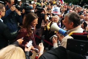 Protest pred sodiščem: Svoboda JJ!