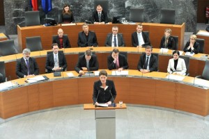 Vlada bo s predlogom za evropskega komisarja počakala do parlamentarnih volitev