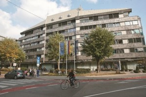 Sodišče zavrnilo tožbo razrešenih nadzornikov RTVS; ti napovedujejo pritožbo