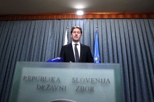 DZ iz MNZ prejel manj listov s podpisi za referendum o slabi banki, kot jih je poslal 
