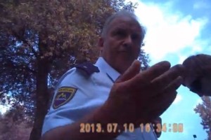 Disciplinski postopek za razjarjenega policista; denarna kazen za madžarskega provokatorja