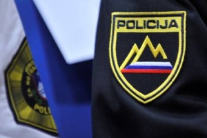 Pred hišo nekdanje tožilke neznanec odvrgel eksplozivno sredstvo