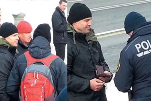 Razkrit provokator, ki je kričal na Šturma - hišnik Gregor Breznikar
