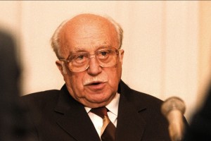 Mitja Ribičič: oznovec, Kučanov mentor in mož, ki se je izognil roki pravice