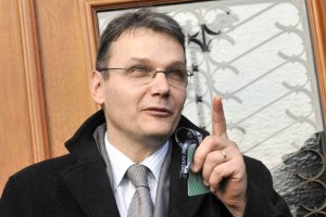 Presenečenje: Se Marjan Podobnik jutri vrača na čelo SLS?
