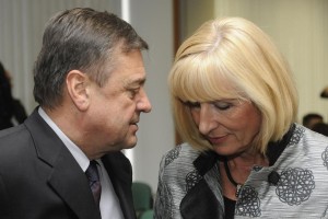 Jankovićeva zaupnica Dakićeva vpletena v stožiško godljo