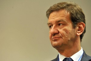 Erjavec ne bo predlagal vladi potrditve Vrhunčevega imenovanja