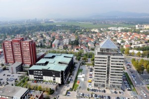 Zaradi zastrupitve s plinom v požaru v Novih Jaršah 14 ljudi v bolnišnici 