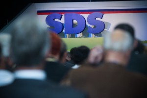 Poslanci SDS zaradi "privilegiranja položaja" MOL zahtevajo nujno sejo matičnega odbora