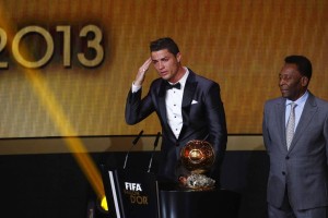 Solzni Cristiano Ronaldo po štirih letih le boljši od Messija