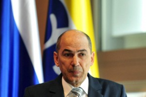 Janša od Dela zahteva 5000 evrov zaradi razžalitve, sodba pride po pošti