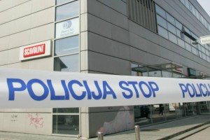 Mladoletni ropar v Slovenskih Konjicah hudo poškodoval svojo žrtev