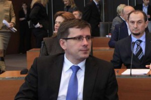 Möderndorfer: Janša je avtobusni sprevodnik, ki napoveduje prihod trojk, kobilic in drugega gorja
