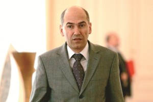 Janša: Narod, ki ni razčistil s preteklostjo, ne more graditi sedanjosti