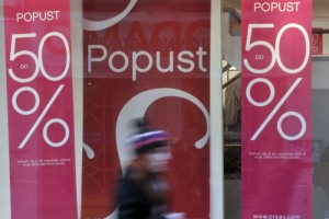 Po prvih decembrskih znižanjih v ponedeljek uraden začetek zimskih razprodaj