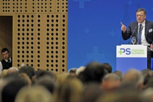 Predstavniki tujih medijev začudeni, da je razprava članov PS zaprta za medije