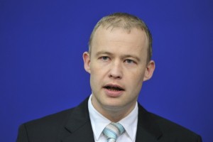 Lahovnik: Zaradi neprodaje NLB vsak državljan ob dva tisoč evrov