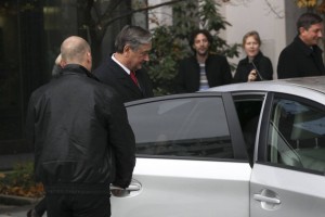 Danilo Türk z avtom skoraj zapeljal v Delovo stolpnico